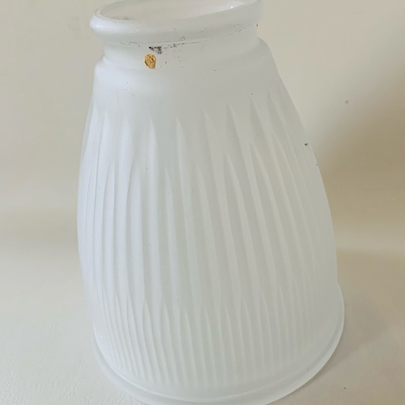 White milk glass lamp shade - Picture 9 of 9